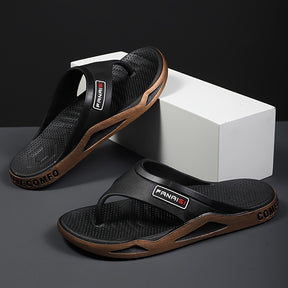 Chinelo clássico leve de cor sólida para homens, confortável e durável, ideal para atividades ao ar livre no verão.