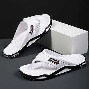 Chinelo clássico leve de cor sólida para homens, confortável e durável, ideal para atividades ao ar livre no verão.