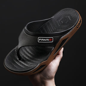 Chinelo clássico leve de cor sólida para homens, confortável e durável, ideal para atividades ao ar livre no verão.