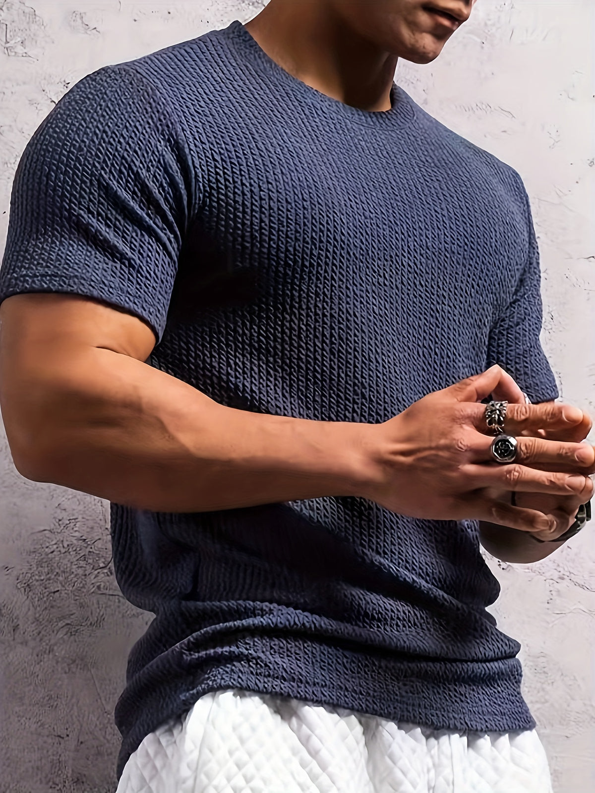 Camiseta * masculina de manga curta em malha canelada, design elegante, casual e estiloso, perfeita para o verão, ideal para academia e treinos de fitness.