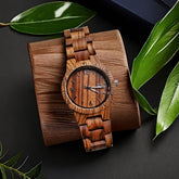 Relógio de pulso de quartzo para homens em madeira de zebrawood com calendário