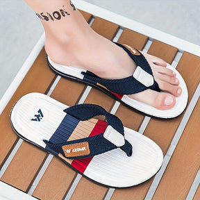 Chinelo masculino estiloso com bloco de cores, confortável, durável e antiderrapante, ideal para atividades ao ar livre no verão.